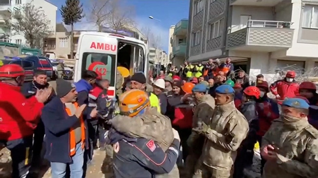 image Two women pulled from rubble in Turkey, some aid reaches Syria