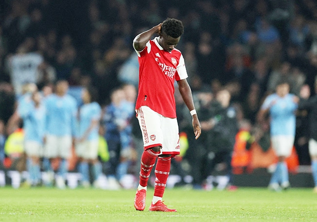 image Arsenal cling on to title dream despite misfiring