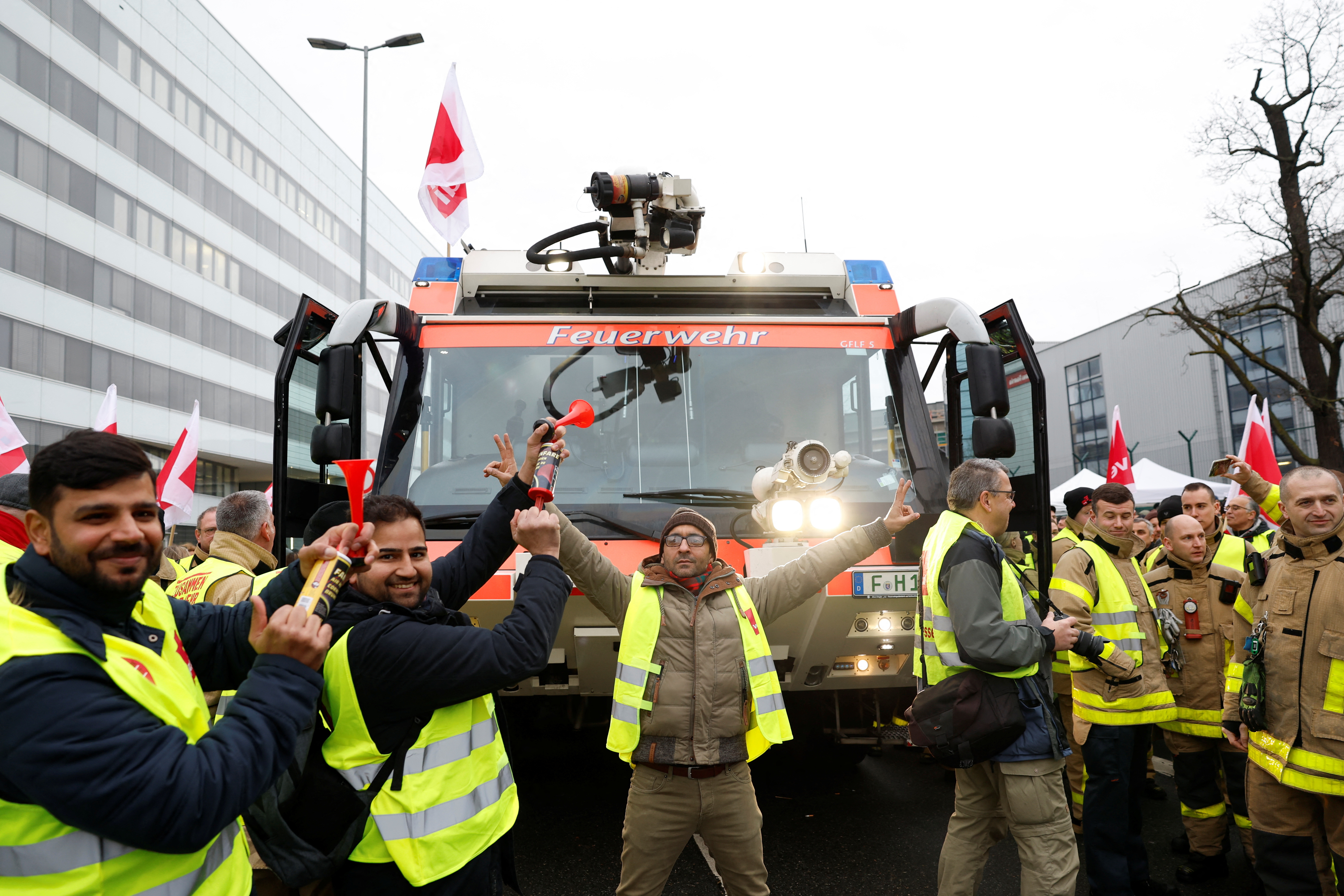 image German airports strike grounds almost 300,000 passengers