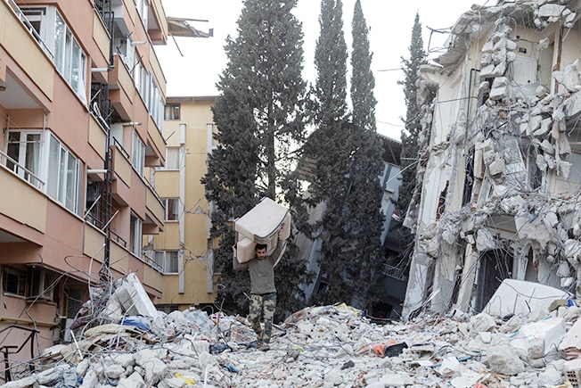 image Turkey begins to rebuild for 1.5 mln left homeless by earthquakes