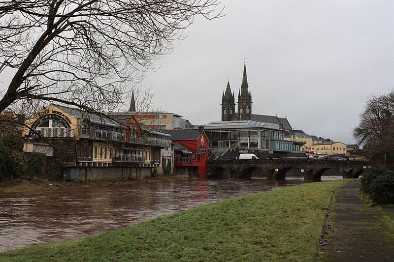 image Northern Irish police suspect New IRA behind detective shooting