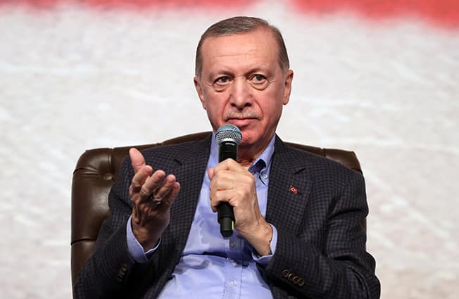 image Erdogan to put Sweden&#8217;s Nato ratification to Turkish parliament in autumn