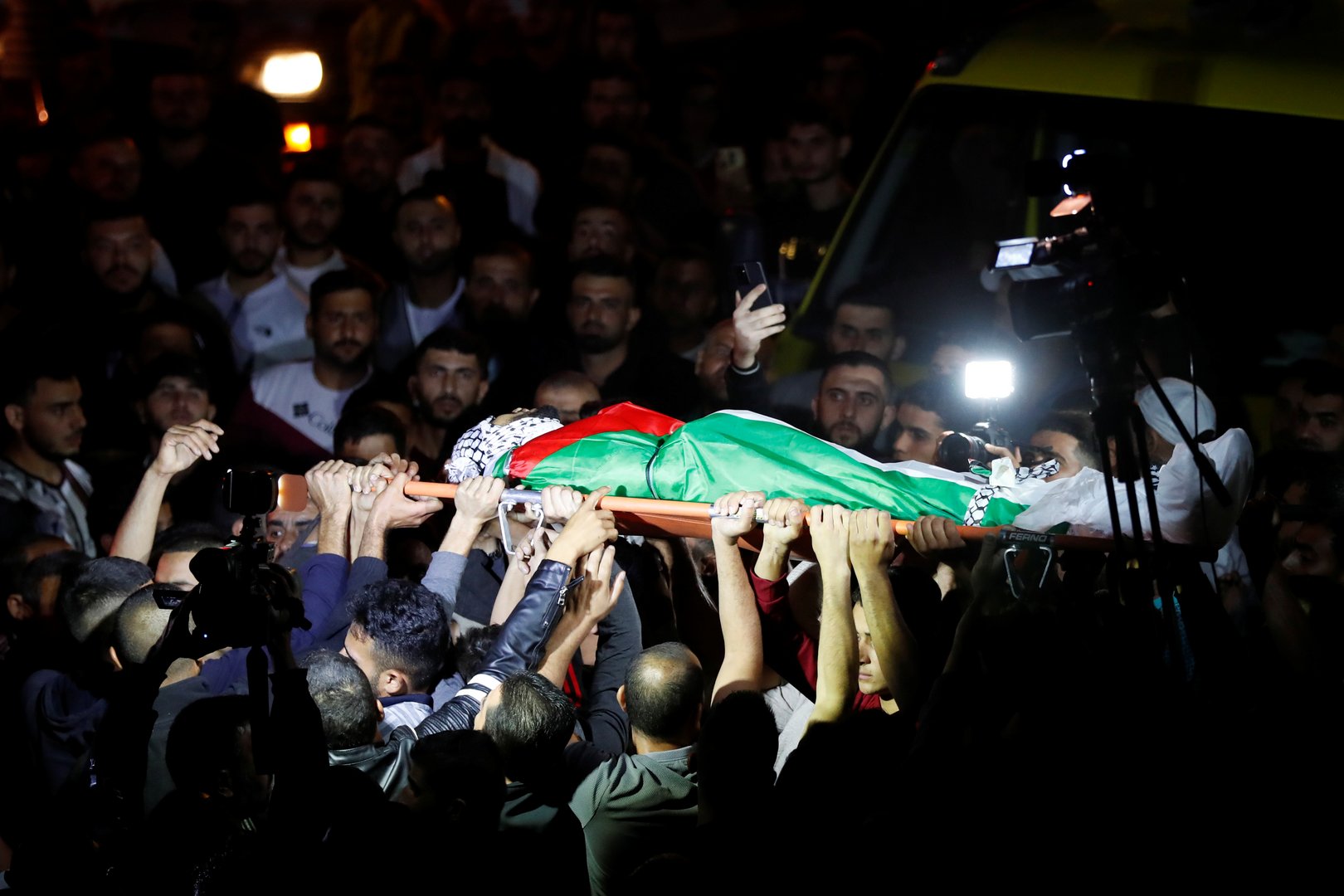 image Israeli troops shoot Palestinian man in West Bank