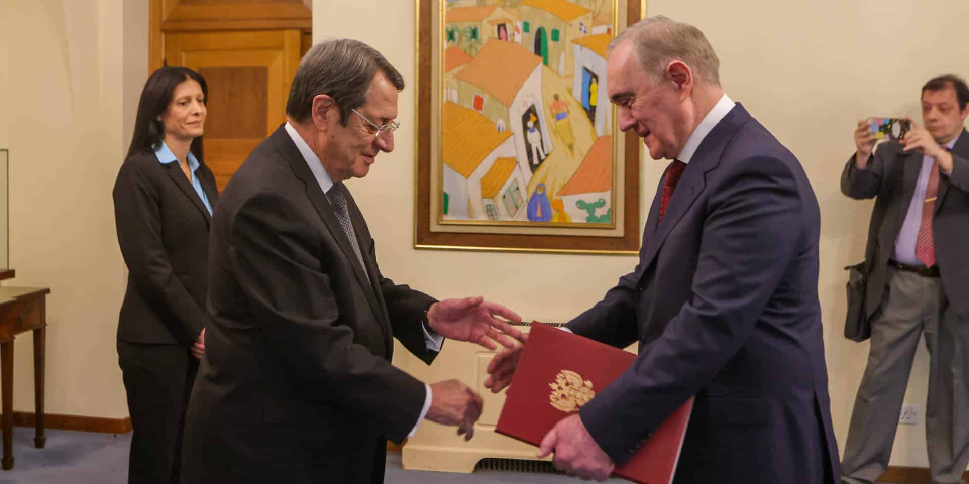 image Anastasiades receives credentials of Russian, Japanese envoys