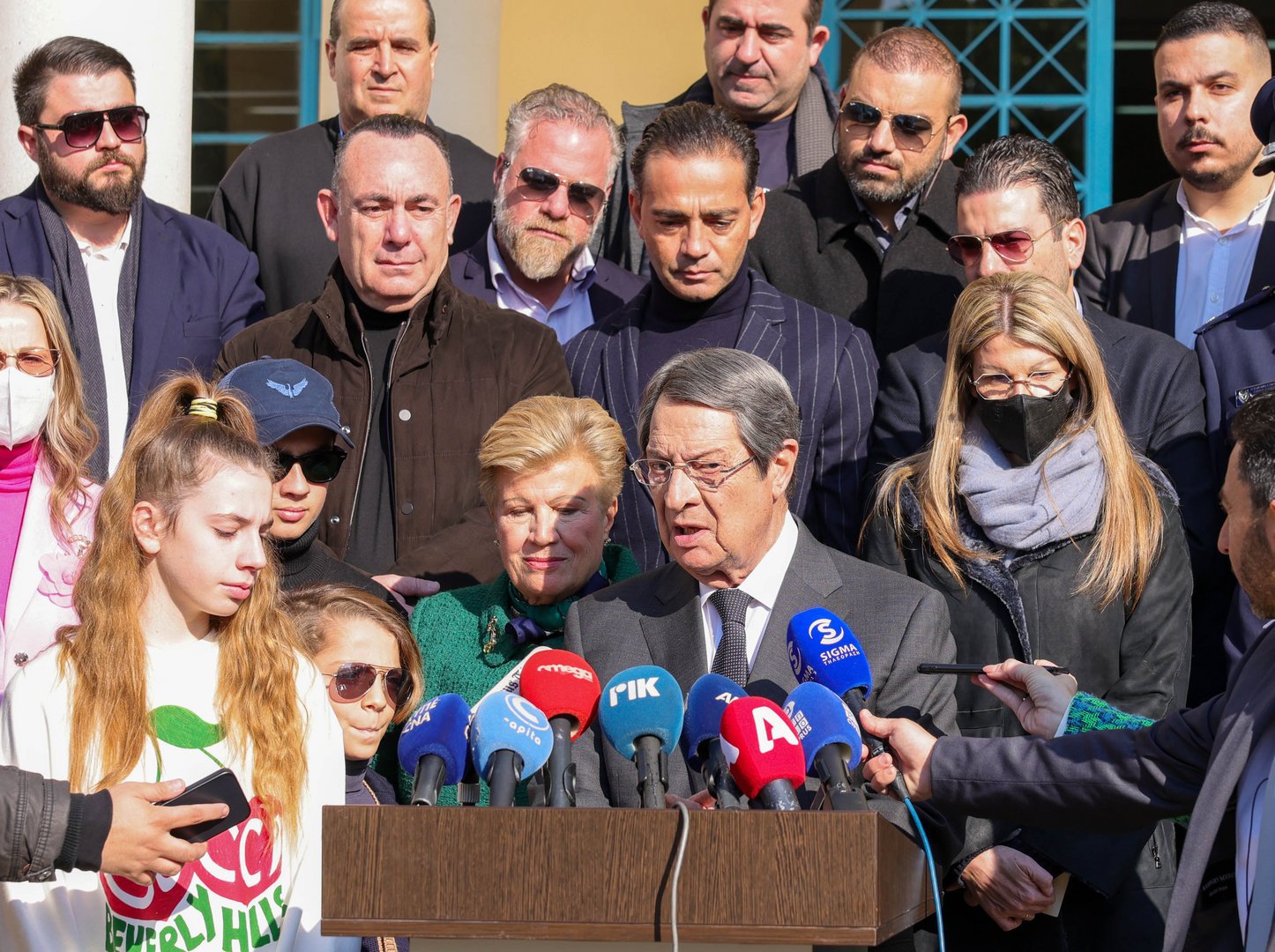 image Political leaders call for unity as they cast their votes (Update 3)