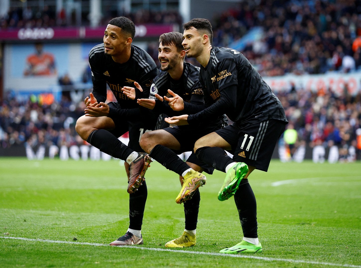 image Arsenal revive title bid with last-gasp 4-2 win at Villa