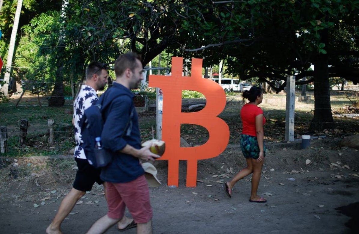image Bitcoin near 9-month high as bank turmoil sparks rally