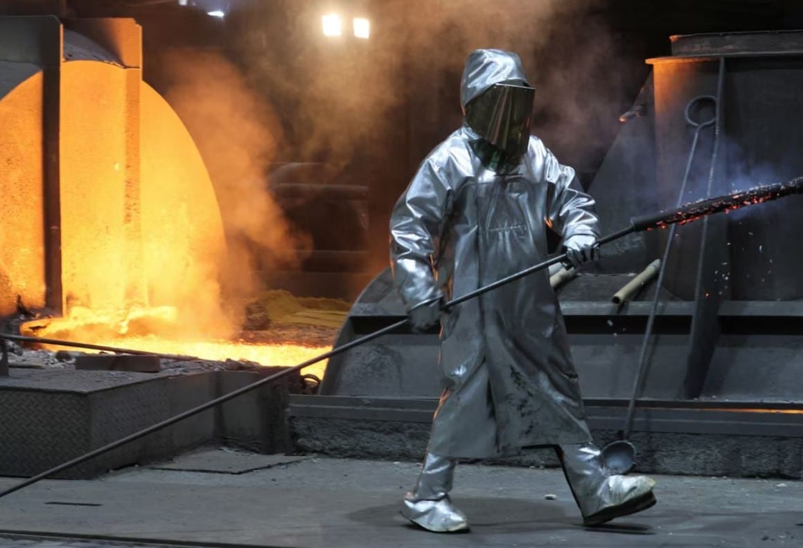 image German industrial output falls more than expected in December