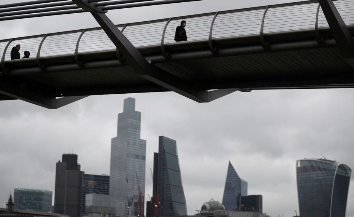 image UK firms plan biggest pay rises since 2012 to fill staff gaps