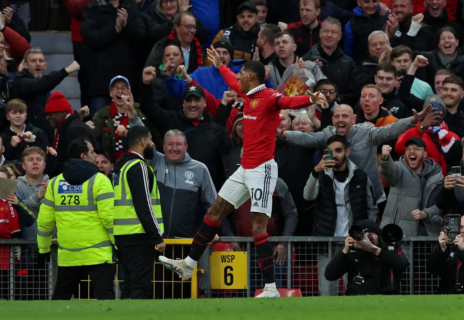 image Rashford fires Man Utd to 2-1 win over Palace, Casemiro sees red