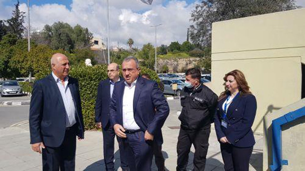 image Outgoing health minister calls on successor to embrace public hospitals