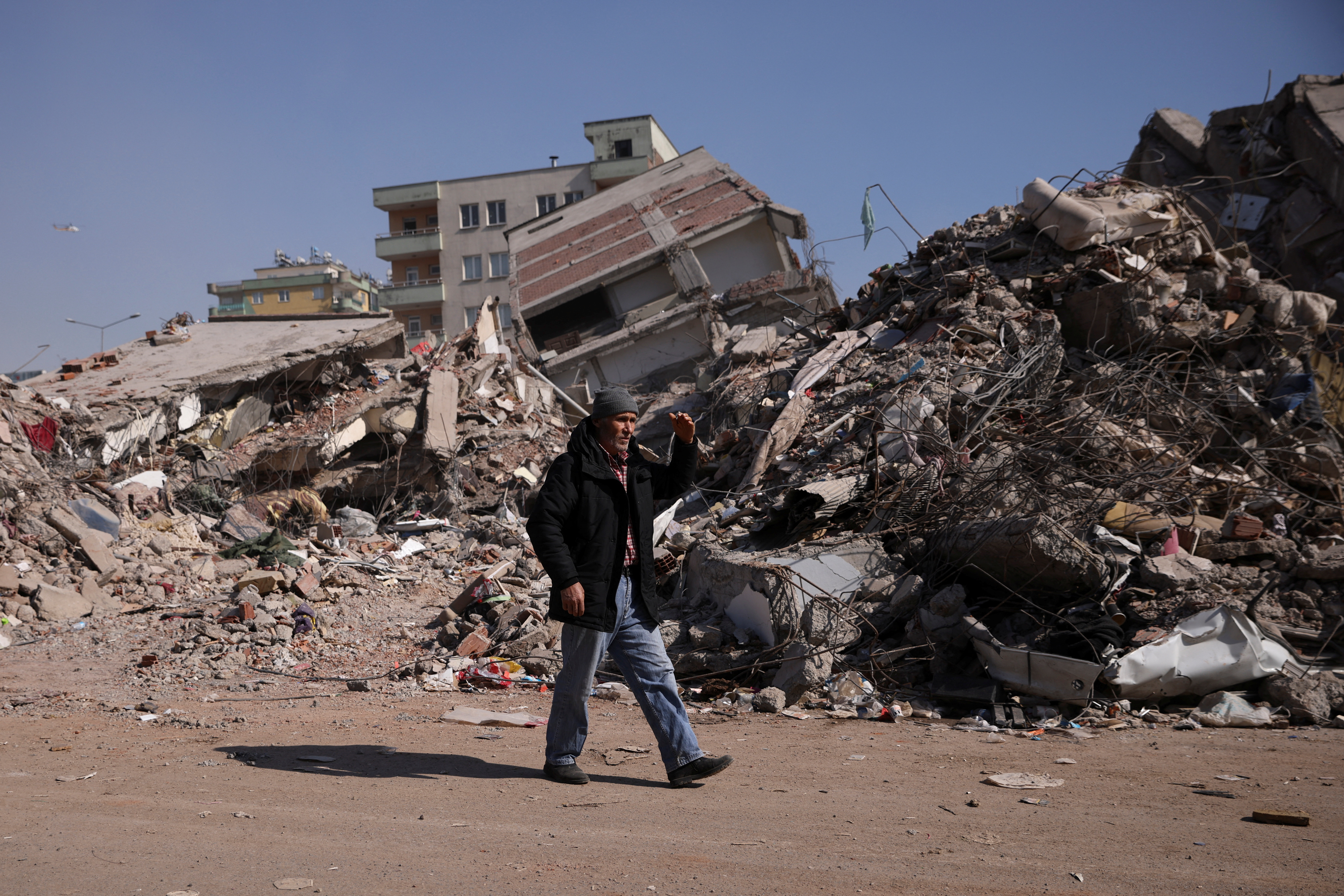 image Turkey steps up collapsed buildings investigation, orders 113 arrested