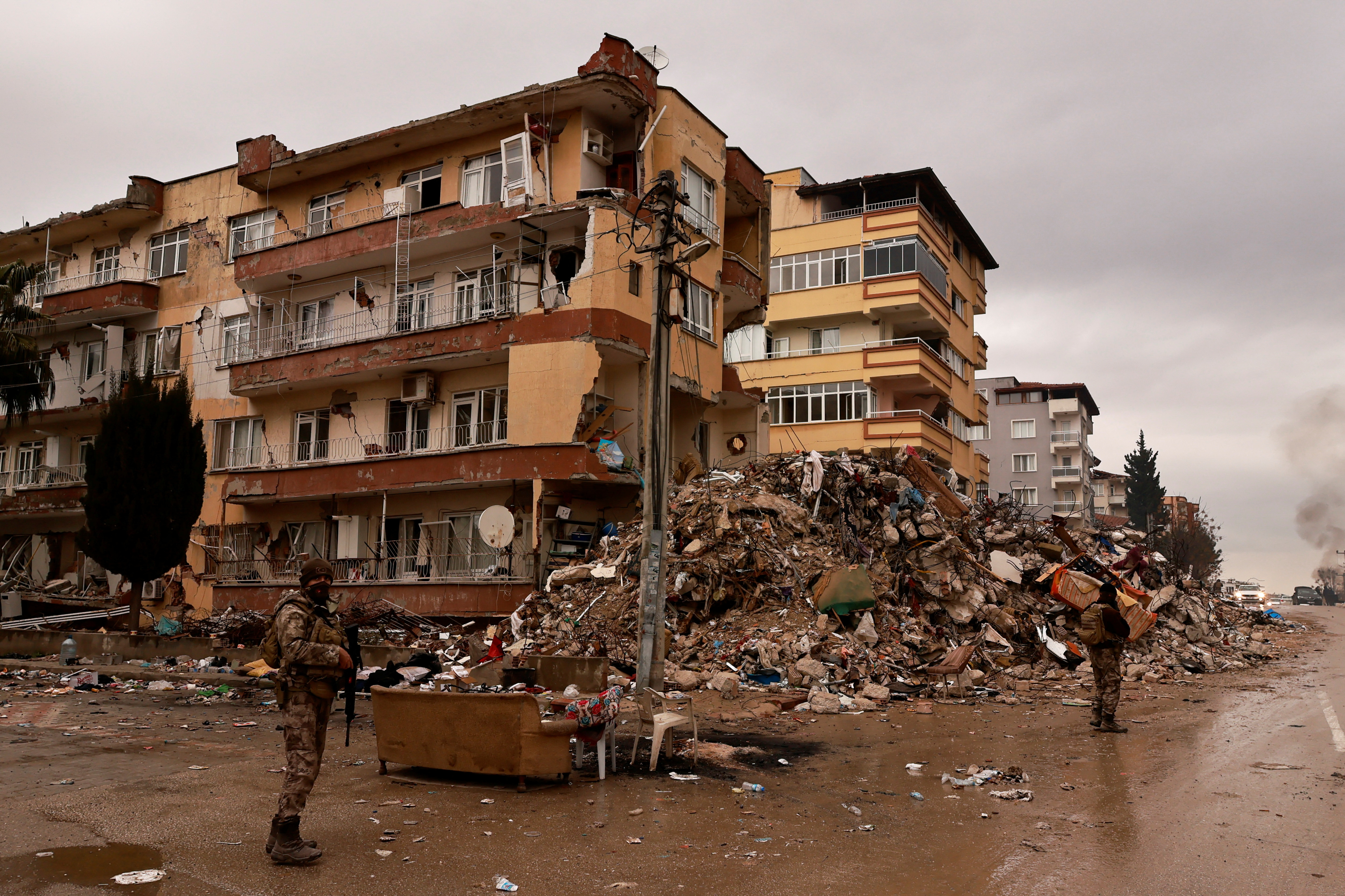image In polarized Turkey, political feeling steers earthquake donations
