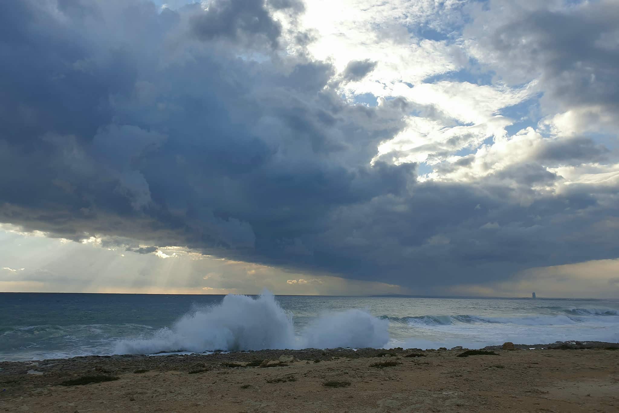 image Short power cuts seen around Cyprus due to photovoltaic hit