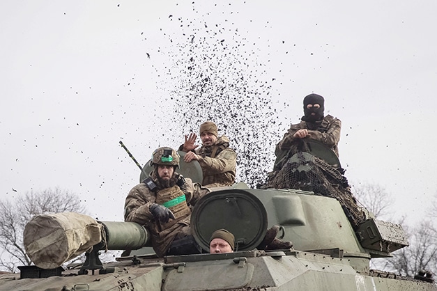 image Situation &#8216;critical&#8217;: Ukraine clings to Bakhmut as Russians advance