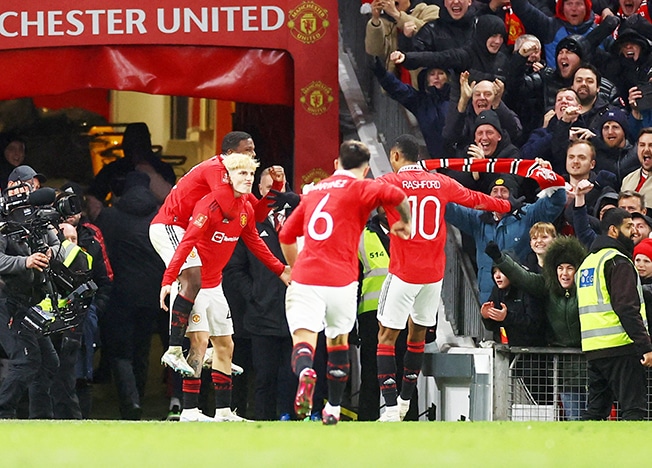 image Man United through, Spurs out of FA Cup