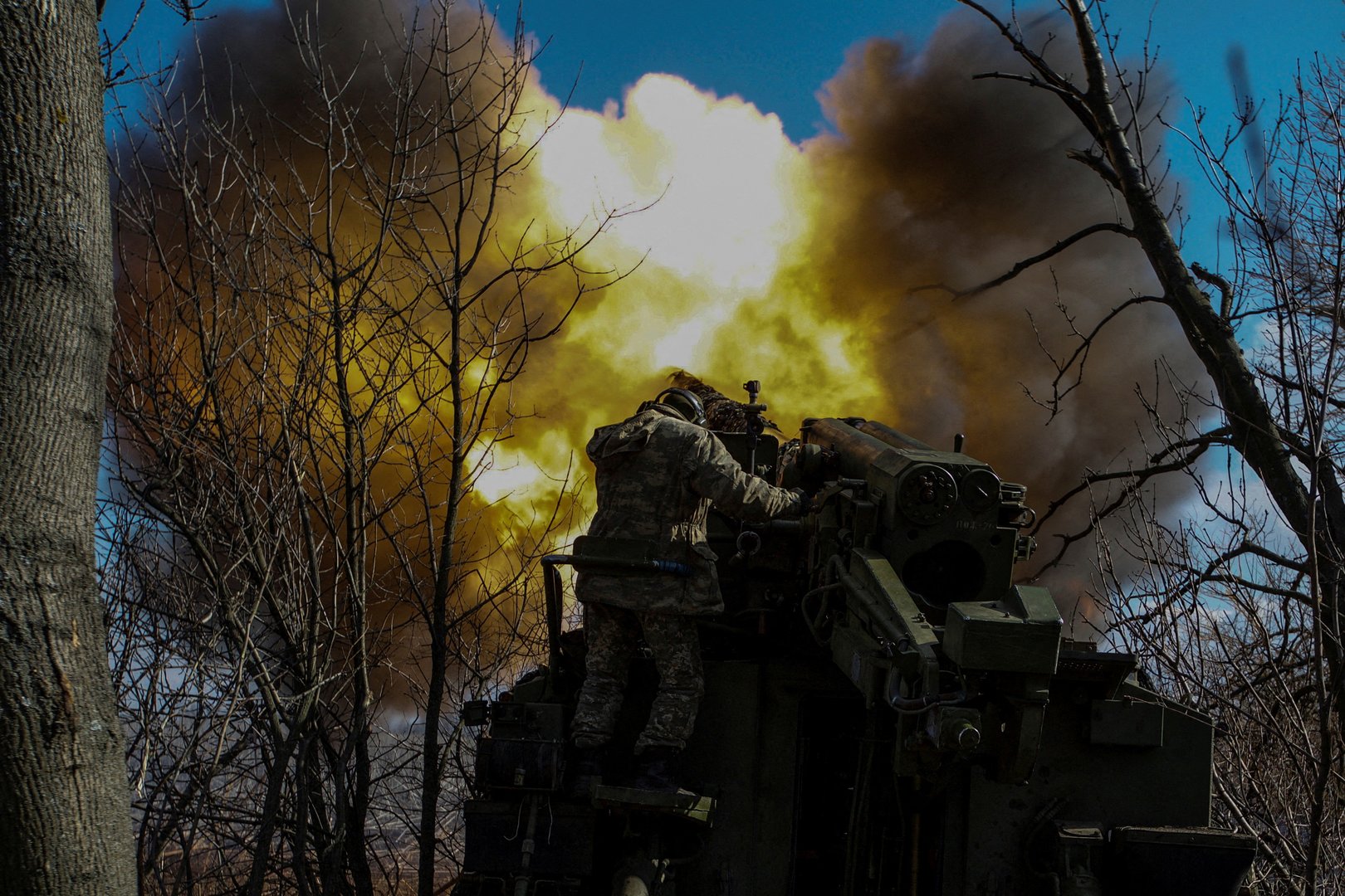image Ukraine vows to defend Bakhmut as Russian forces try to storm it