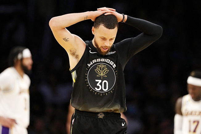 image Lakers spoil Steph Curry&#8217;s return to Warriors