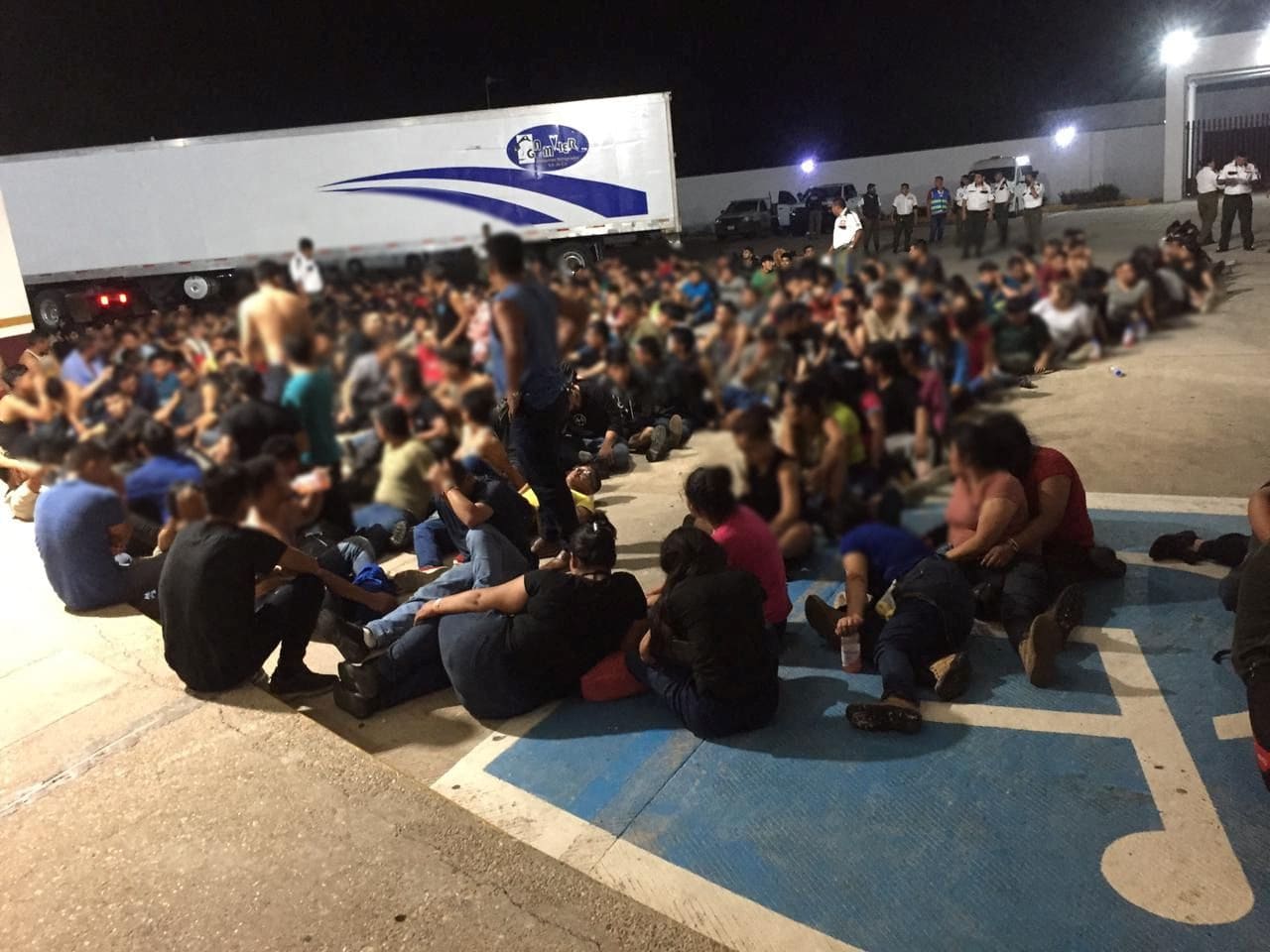 image More than 100 unaccompanied minors found in abandoned trailer in Mexico