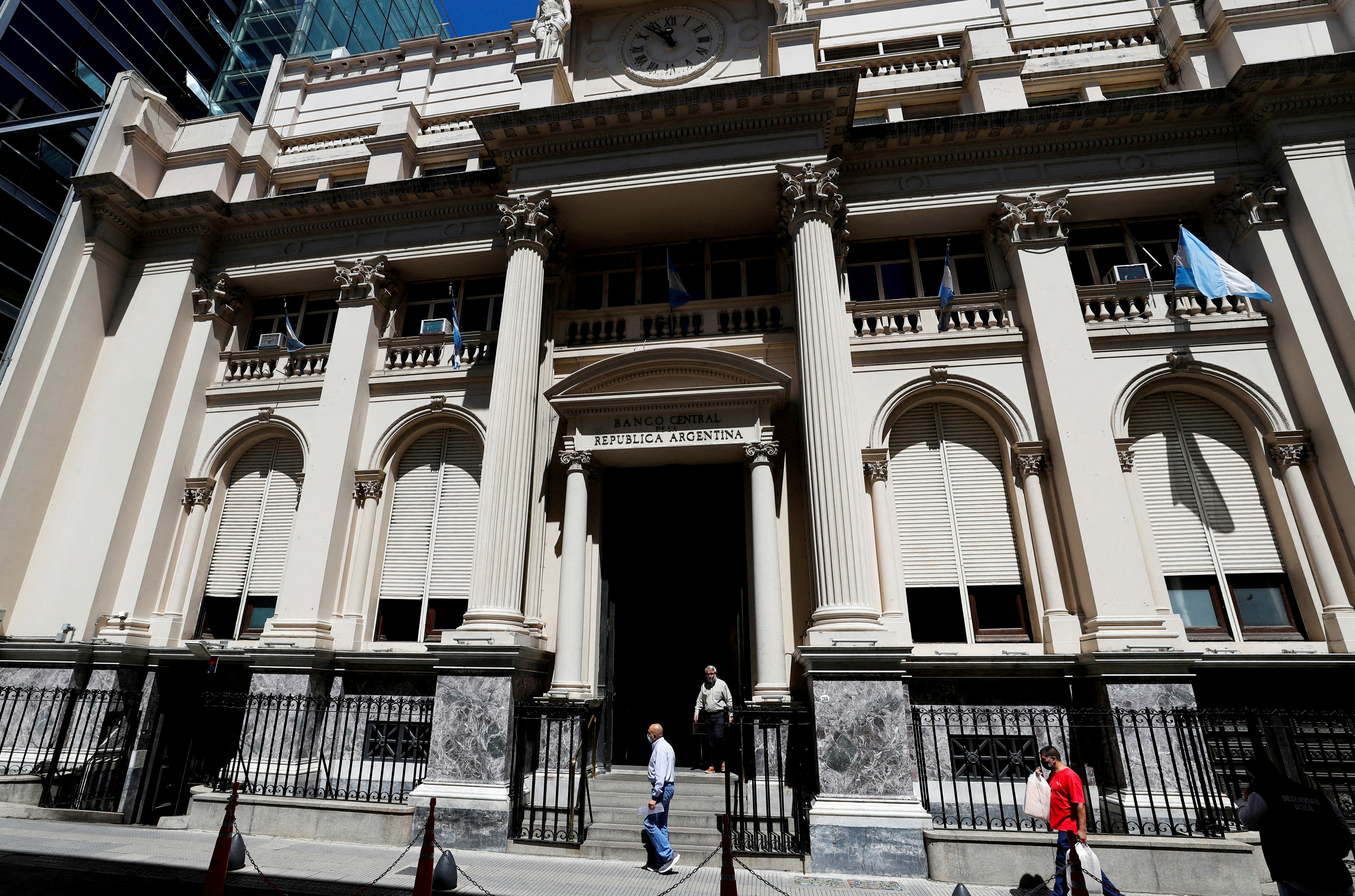 image Argentina hikes interest rate 300 basis points after inflation breaks 100% barrier
