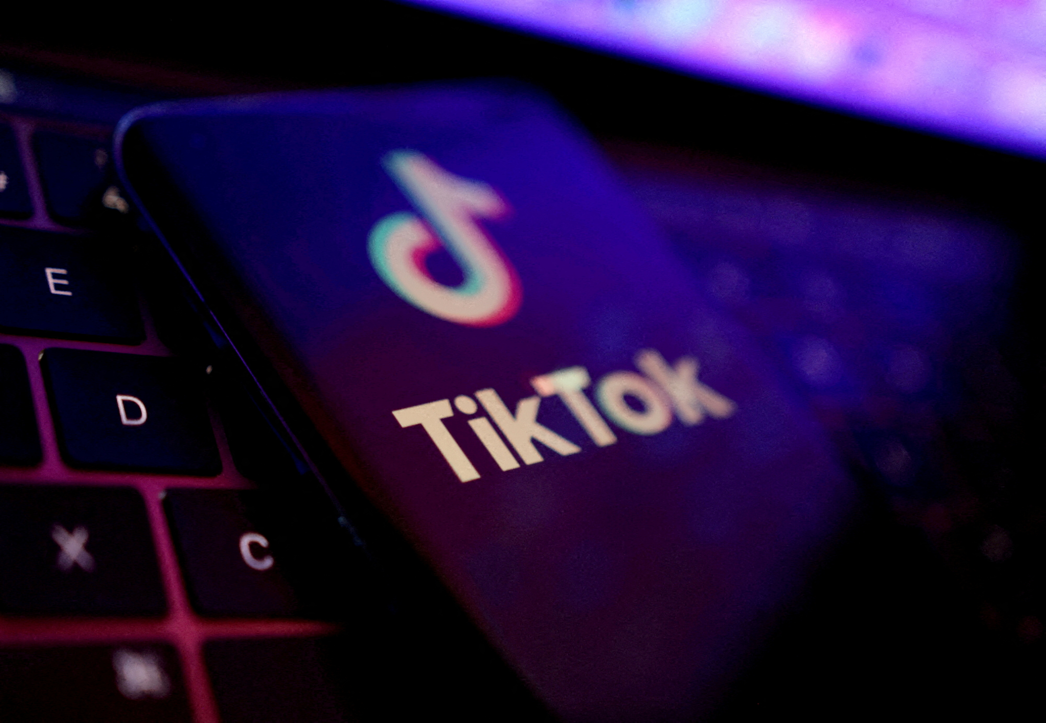 image Biden threatens ban if Chinese owners don&#8217;t sell TikTok stakes