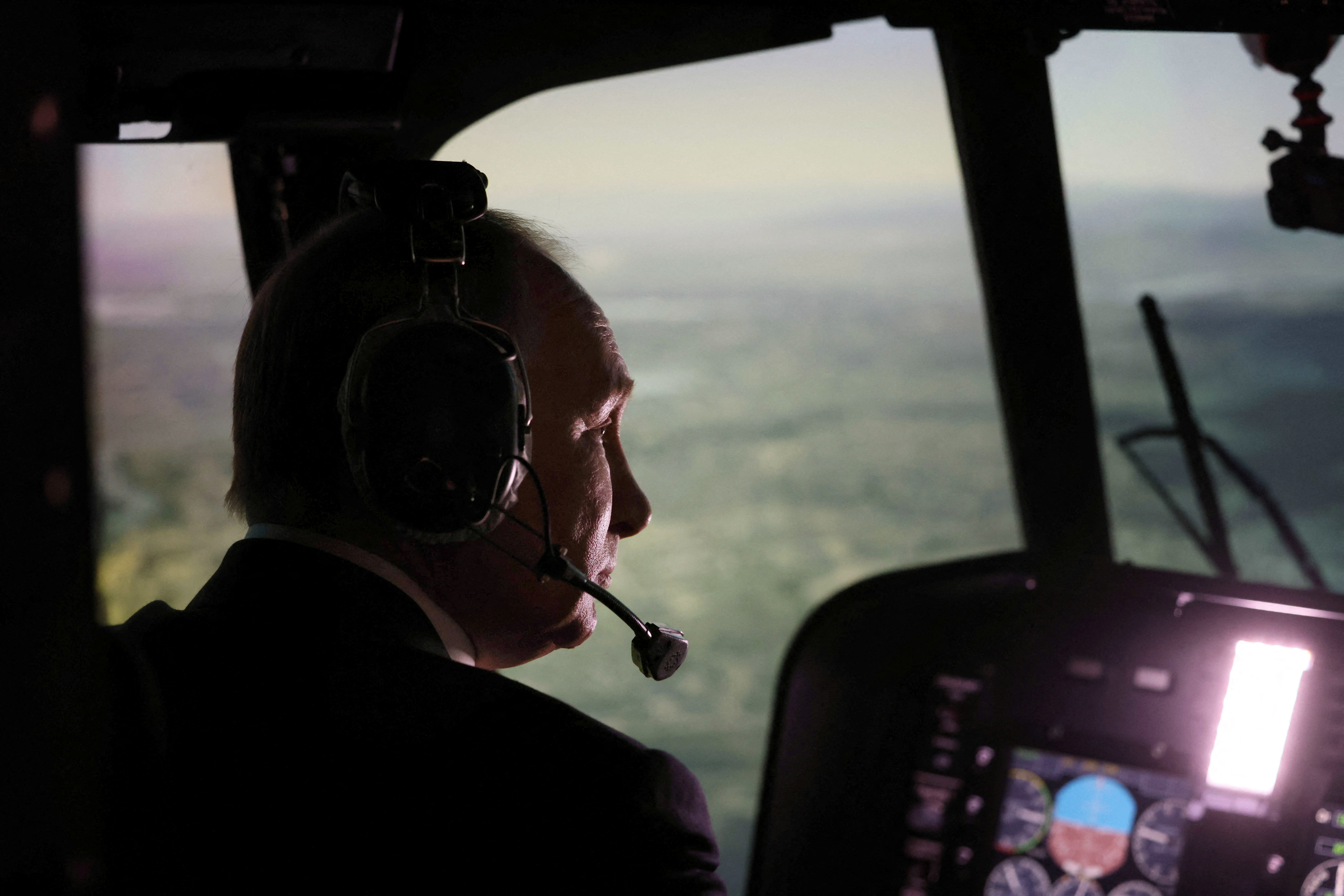 image Putin makes surprise trip to Mariupol, first to occupied Donbas in Ukraine (Updated)