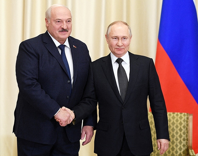 image Belarus says it decided to host Russian nuclear weapons after NATO pressure