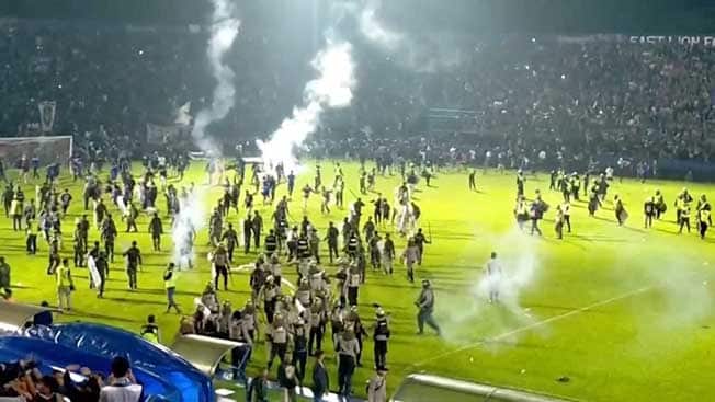 image Indonesia court jails policeman over deadly football stampede