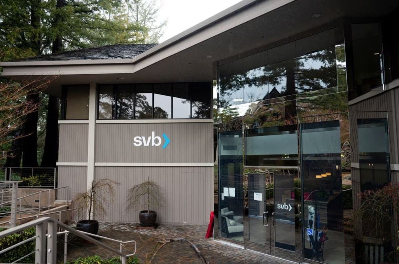 image European bank stocks plunge again as SVB market turmoil continues