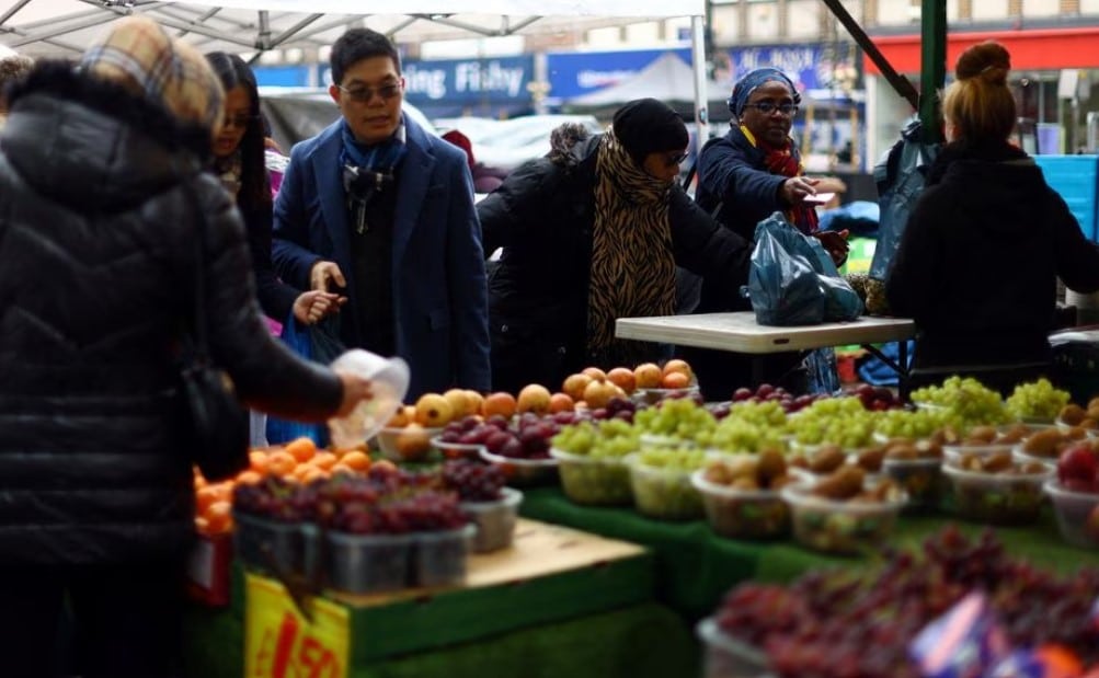 image UK economy avoids recession after growing in fourth quarter
