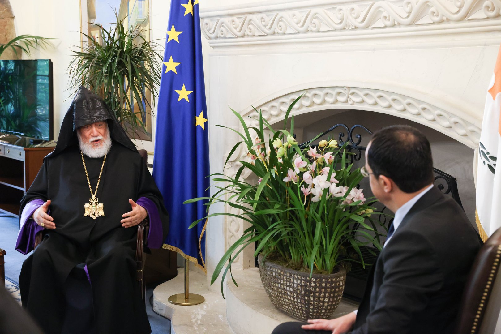 image President meets Armenian patriarch