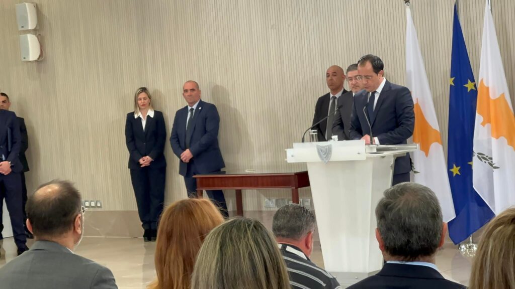 cabinet nikos