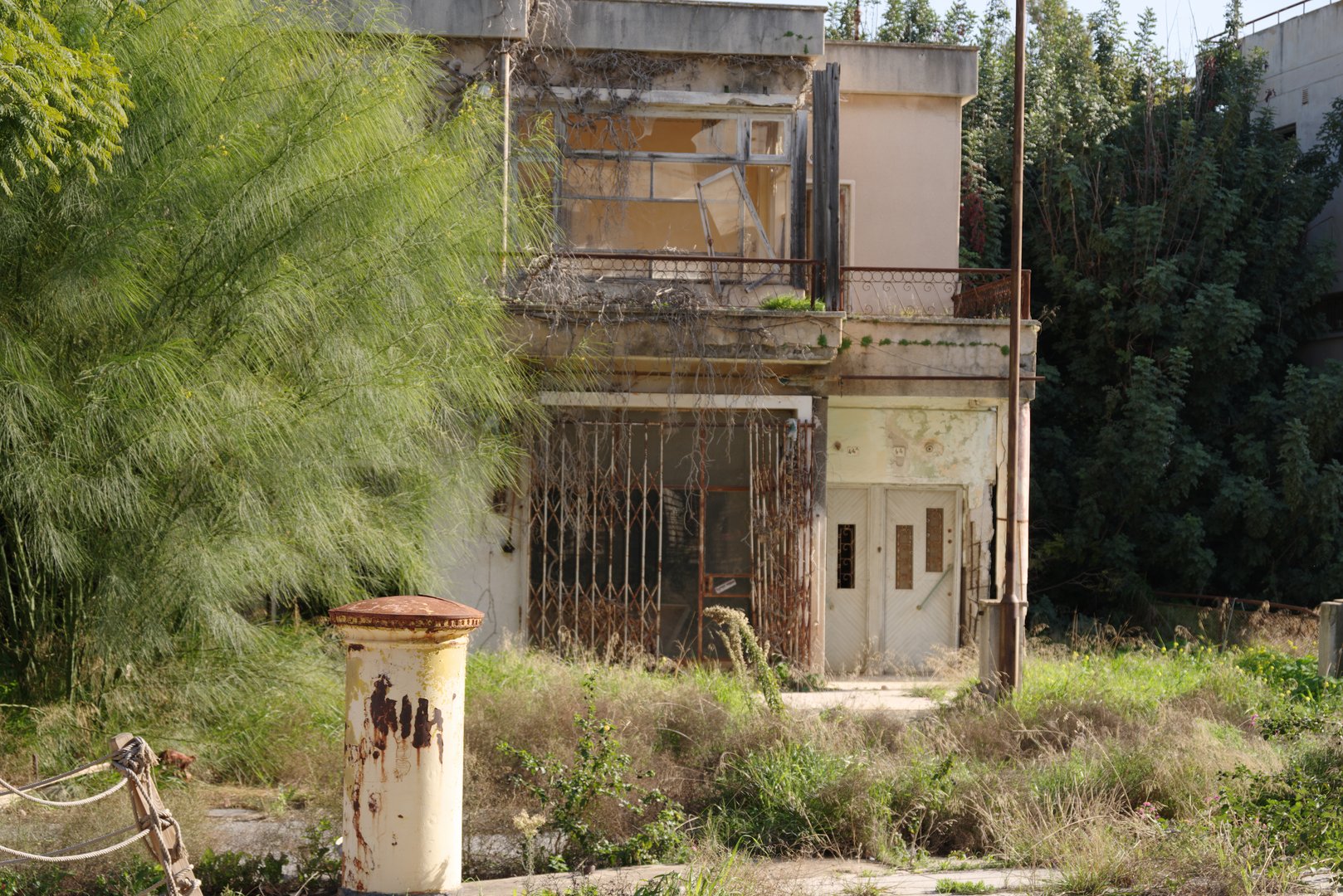 feature3 abandoned and overgrown ghost town of varosha