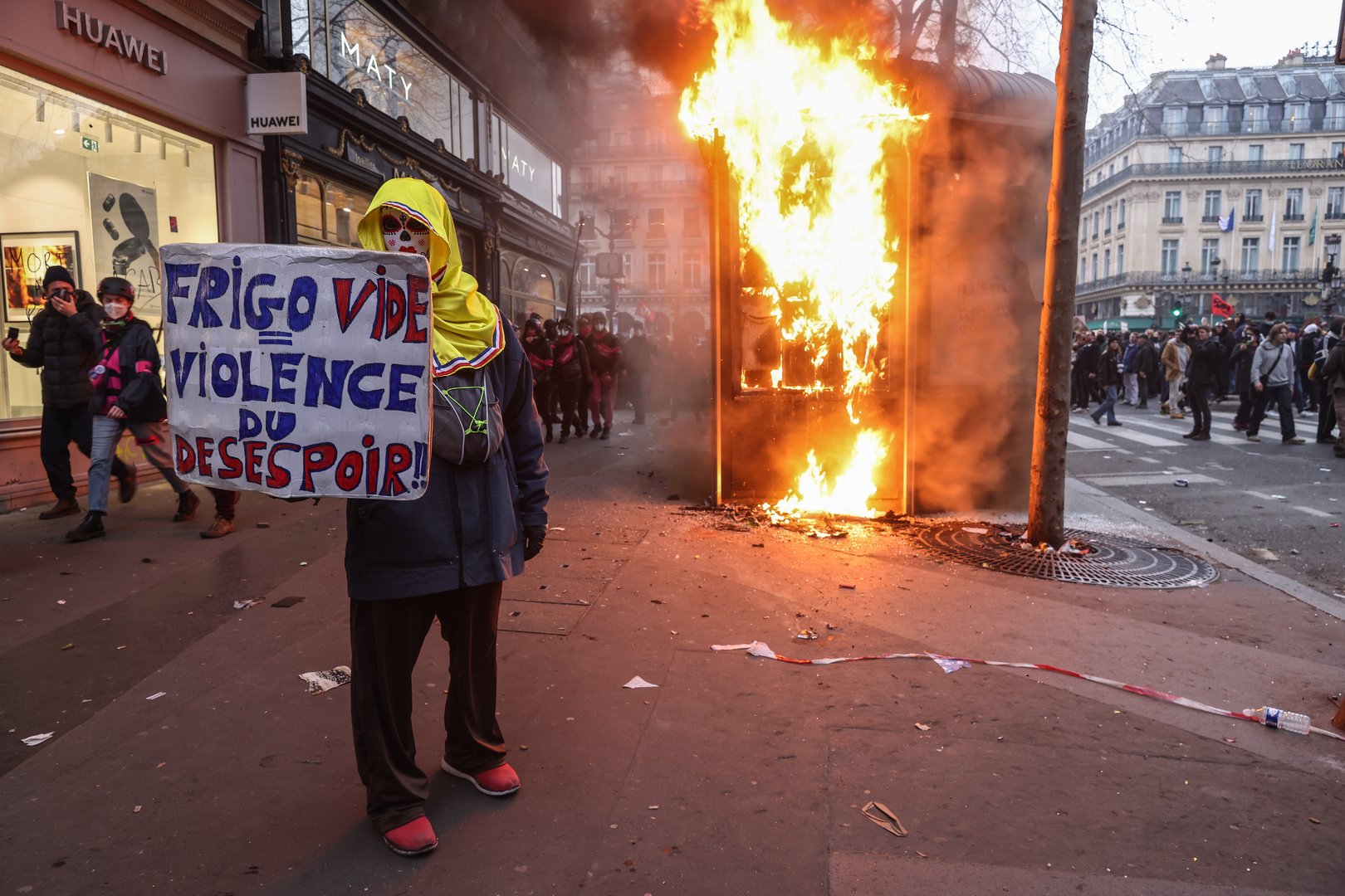 image Violence hits France in day of anger over Macron&#8217;s pension changes