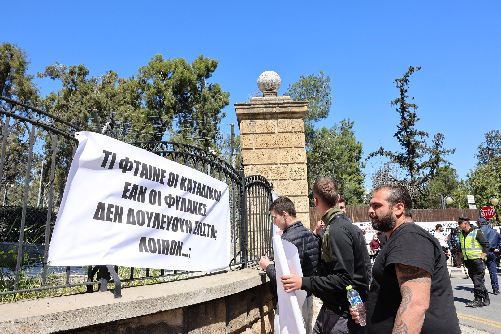 image Prisoners’ rights group stages protest at palace