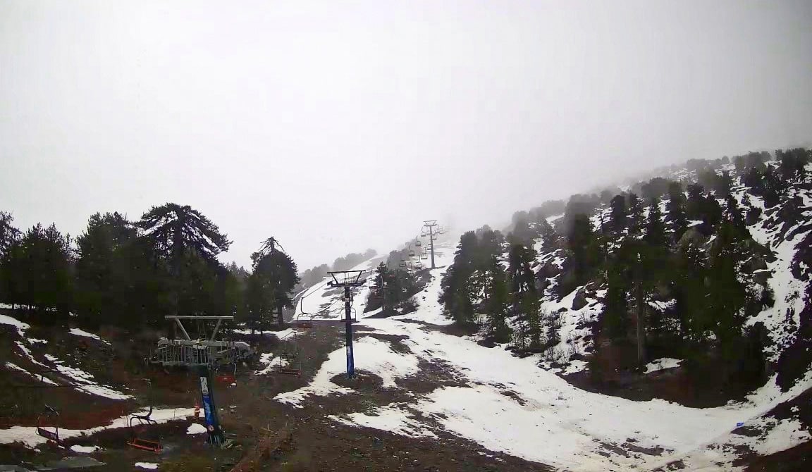 image Winter returns, snowfall on the mountains