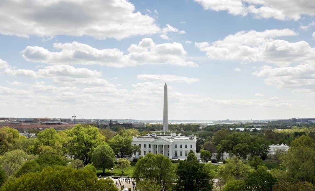 image US Secret Service shoots armed man near White House overnight, agency says
