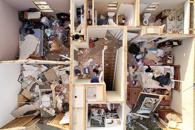 image Violent US storms kill at least 32 people