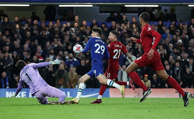 image Chelsea and Liverpool goalless, Leeds out of bottom three
