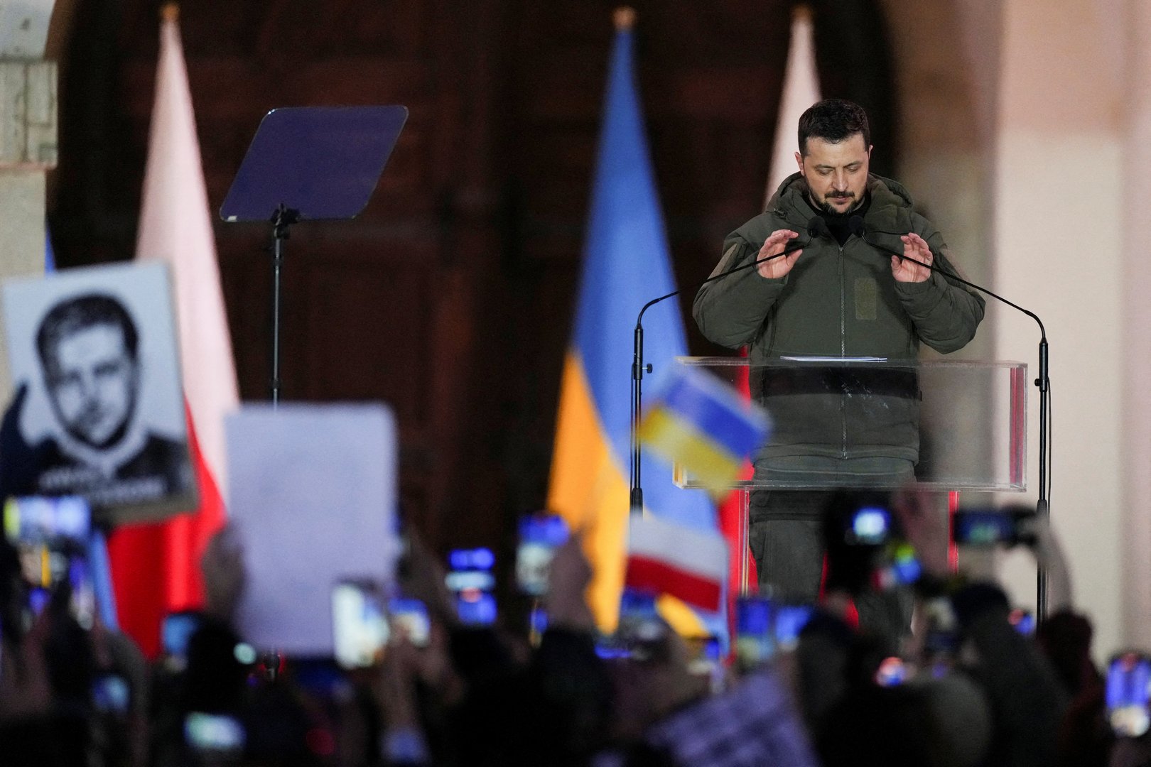 image Ukrainian forces cling on in Bakhmut, Macron lobbies Xi to help end war