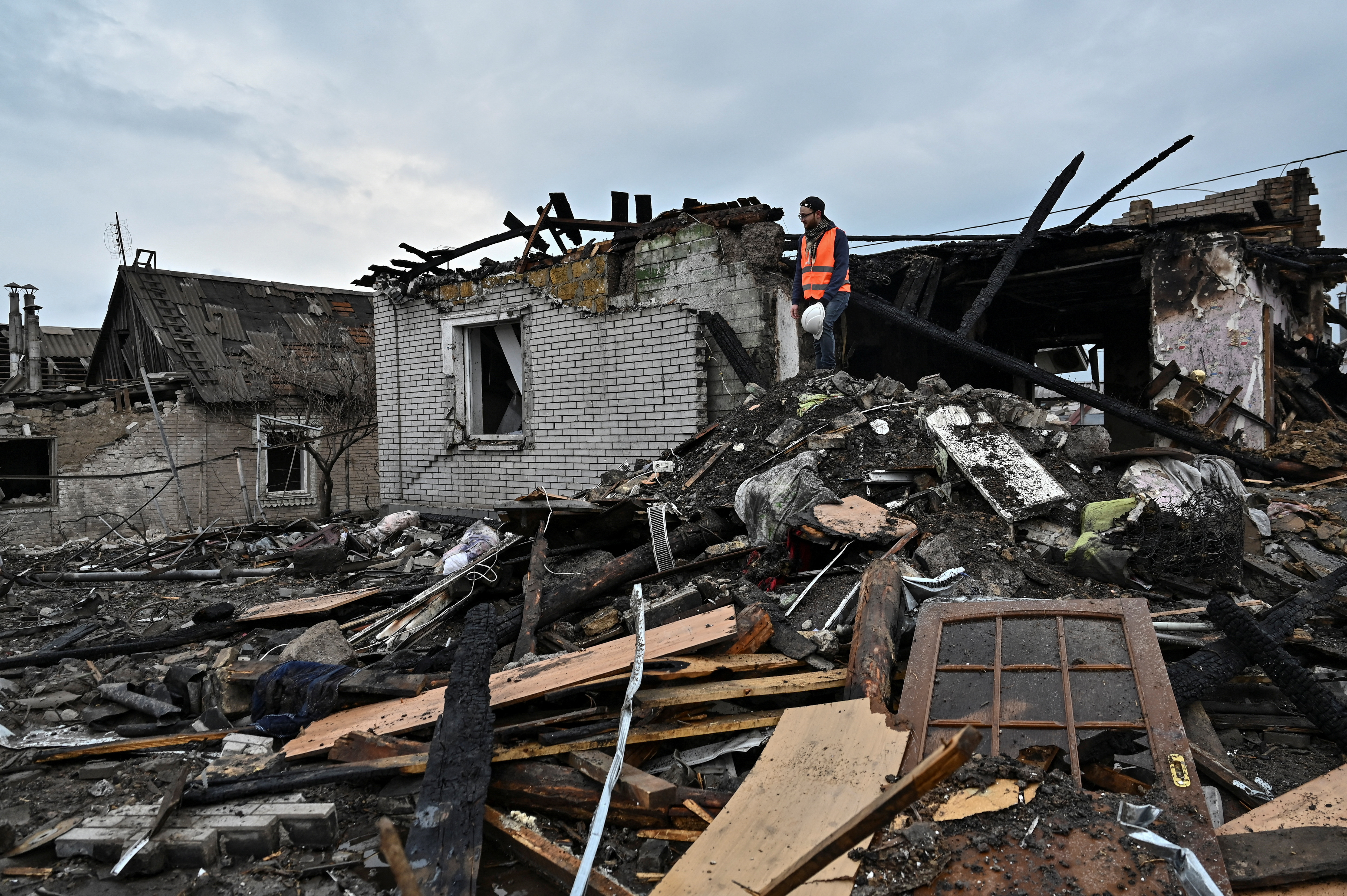 image Russian forces step up strikes on two key Ukrainian cities