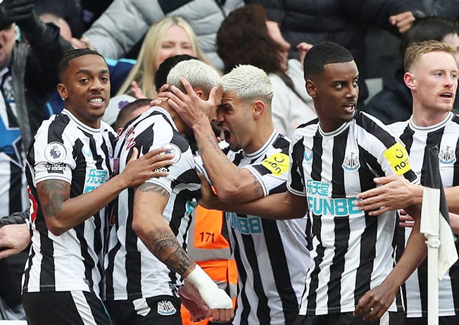 image Rampant Newcastle hit Spurs for six, Hammers thrash Bournemouth