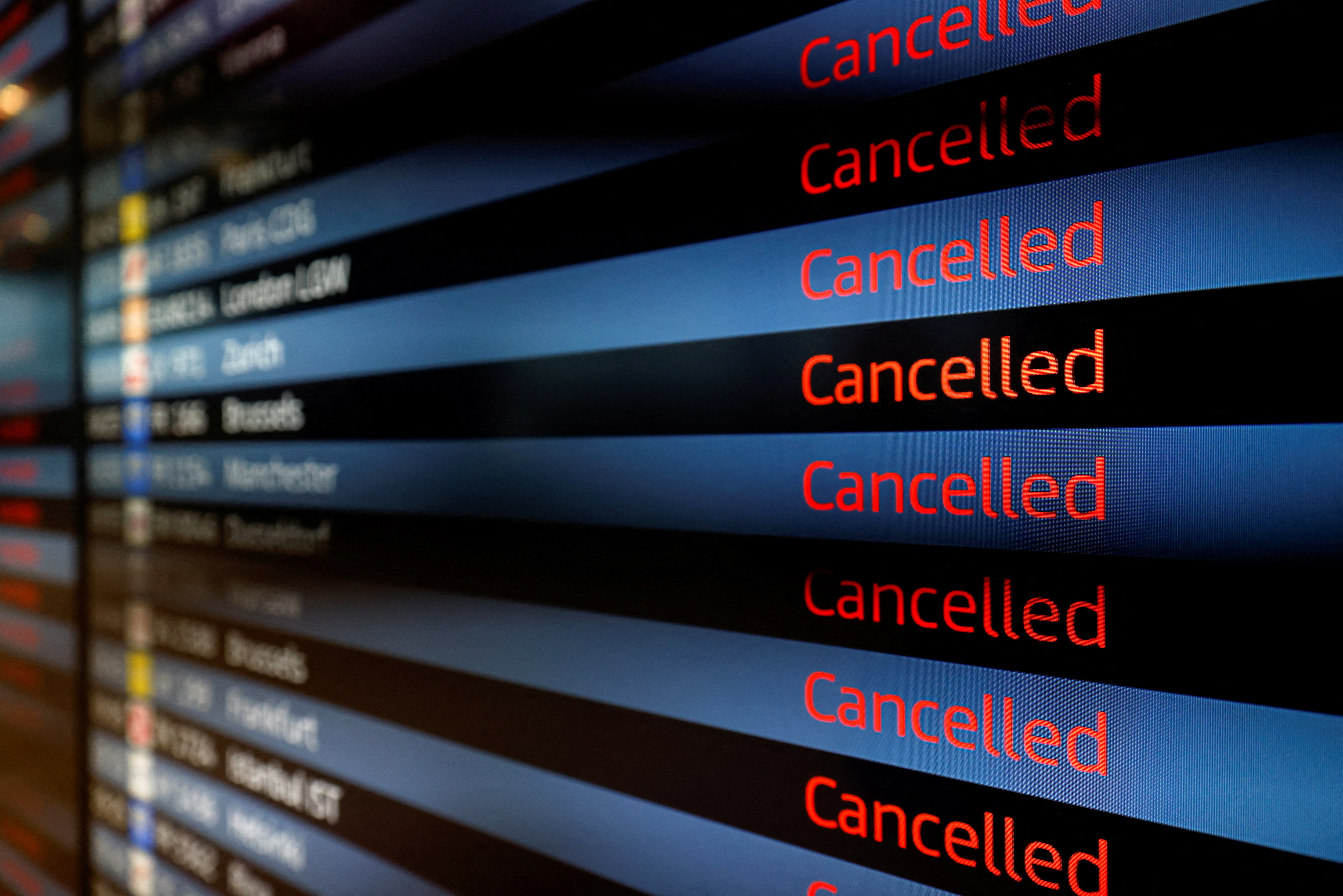 image Strikes ground flights at German airports, railway walkouts to follow