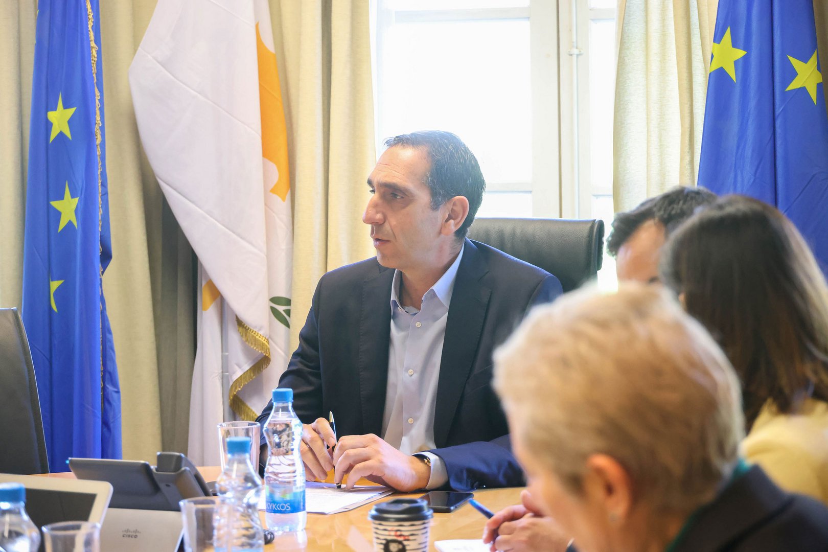 image Interior minister discusses lifeguard concerns with association representatives