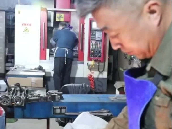 image Crafting wheelchairs for pets (video)