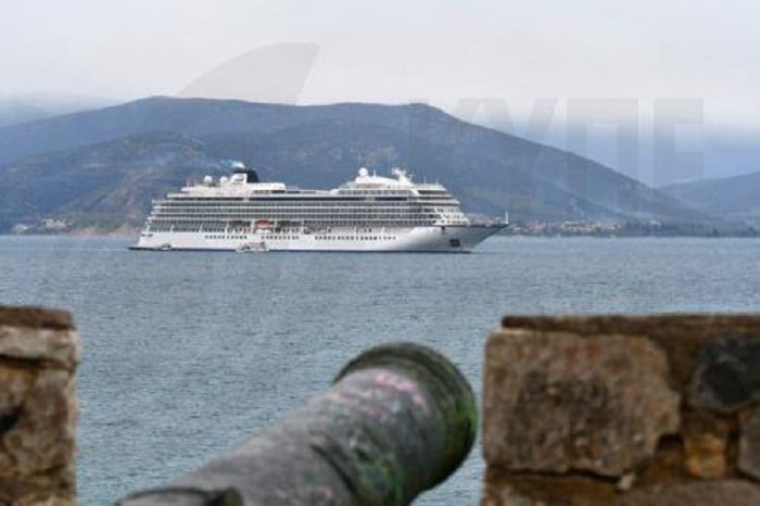 image Cruise ship with 1,000 on board departs after Cyprus stop