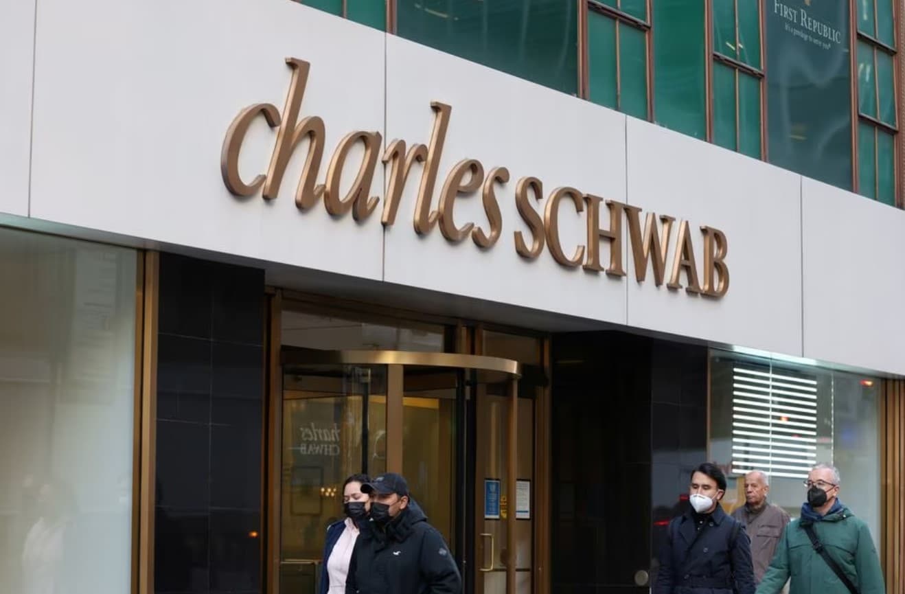 image US financial institutions hit by deposit flight as clients seek higher returns