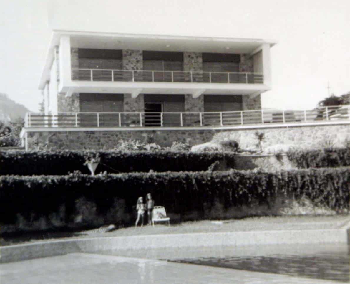 feature kyriacos marina and her sister celia at the house in 1968
