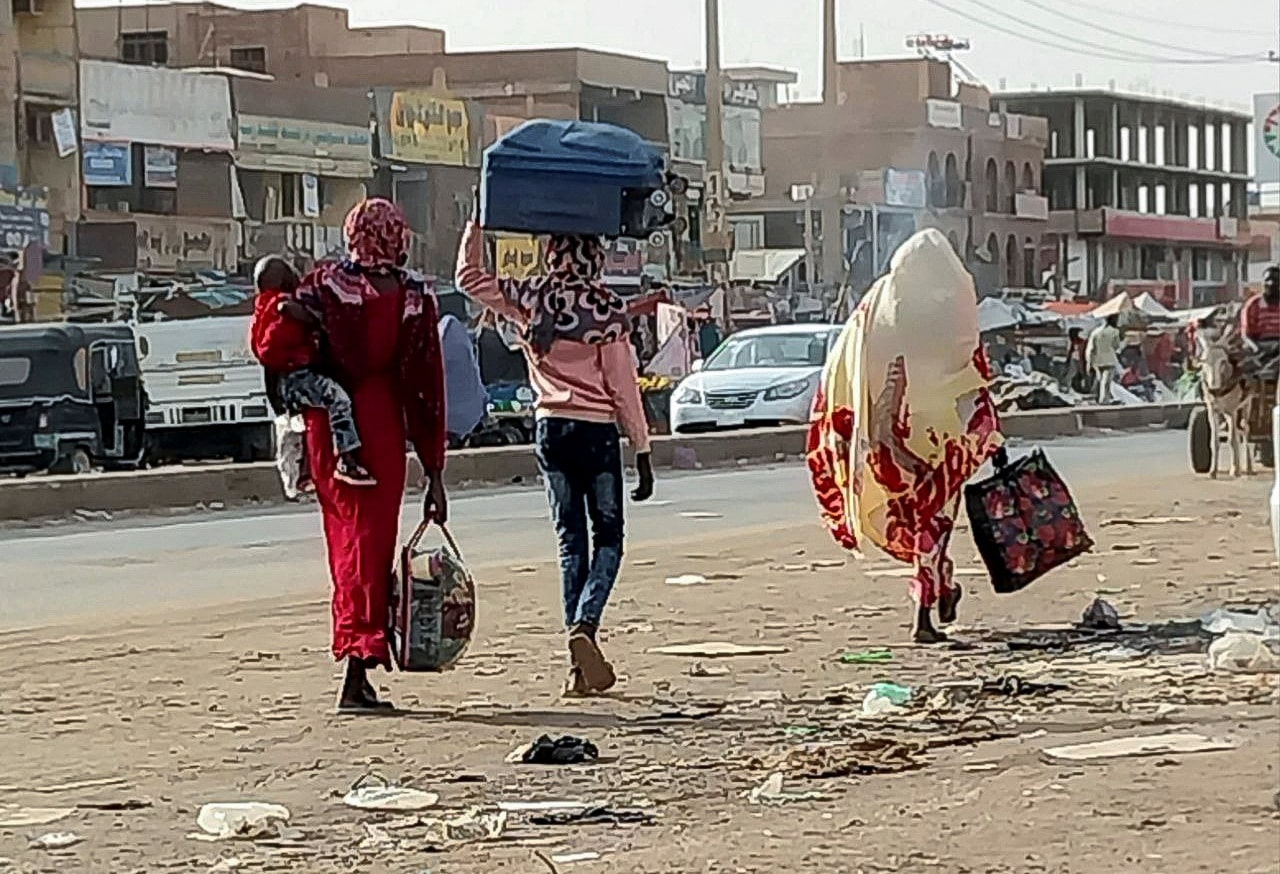 image Airstrikes, artillery continue as Sudan fighting enters third week