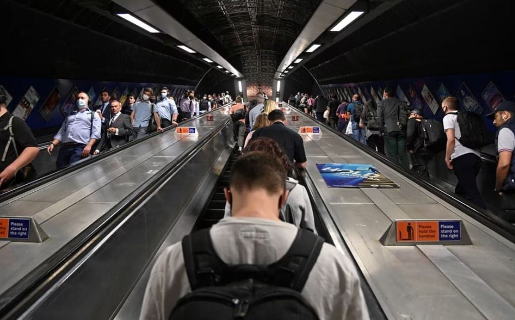 image London Q1 finance job vacancies plummet 31 per cent year-on-year